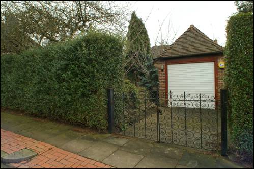 01 Hill Top garage